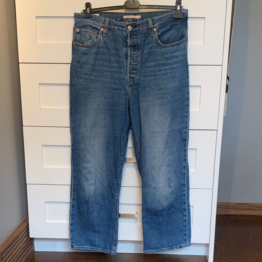 Levi’s rib cage straight ankle jeans
